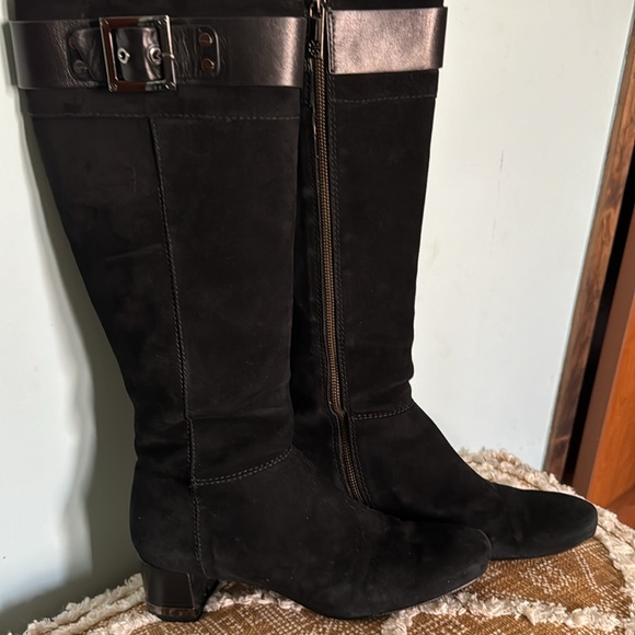 Tory Burch Elegant Black Knee-High Boots - Picture 1 of 4